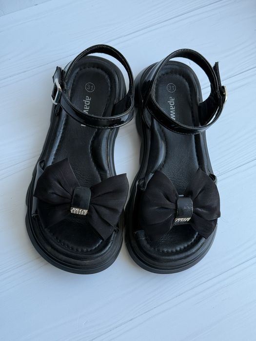 Босоніжки на дівчинку