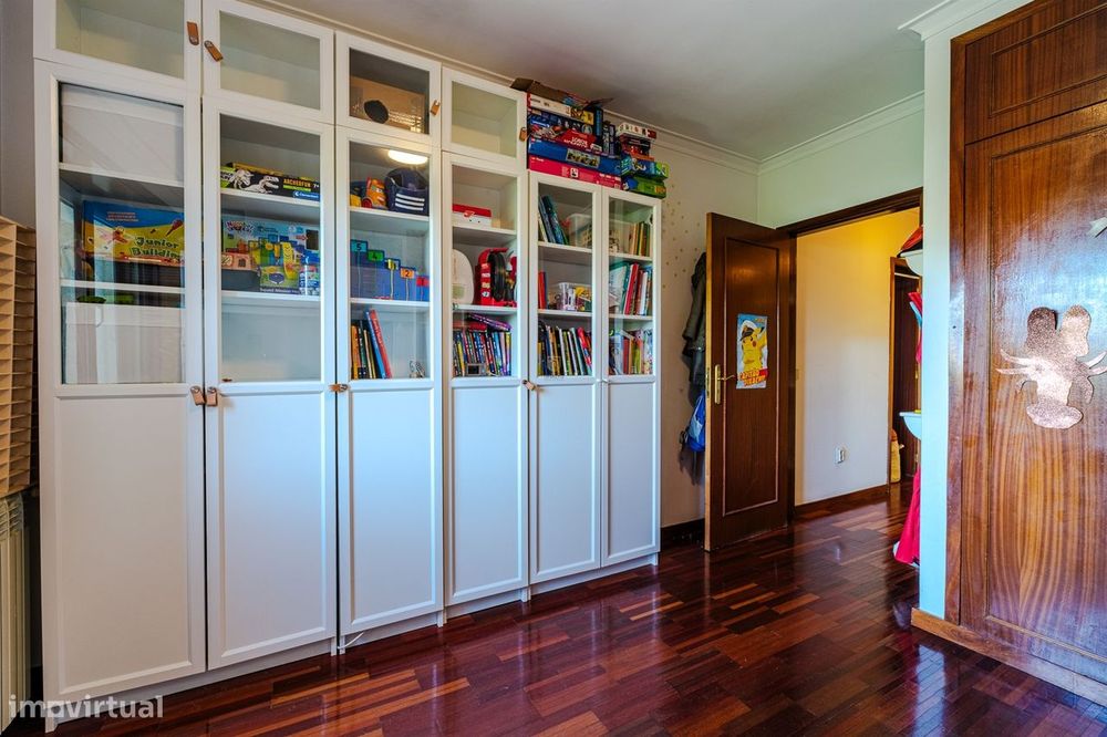T2 Ermesinde com Garagem e Lareira – Renovado