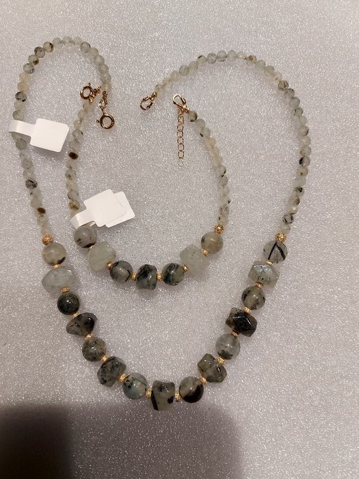 Komplet biżuterii wykonany z naturalnych kamieni