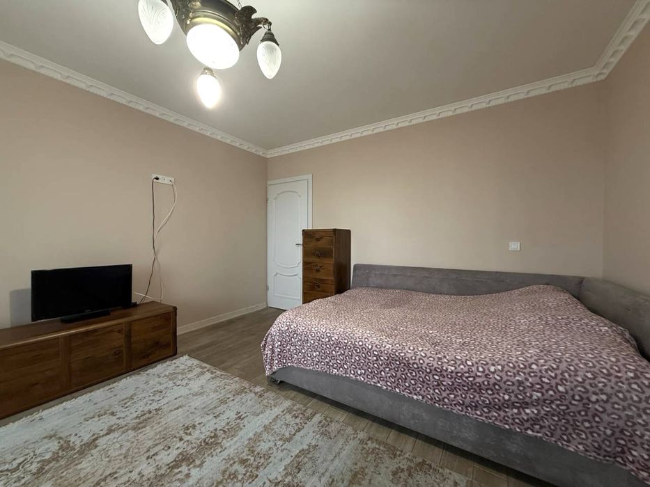 2 кімнати + кухня-студія у центрі біля парку та озера