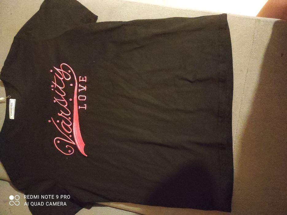 Czarna bluzka z aplikacja