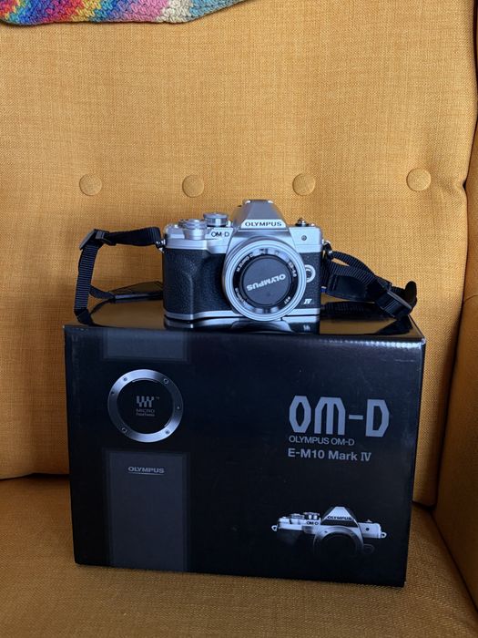 Aparat Olympus OM-D E-M10 IV + obiektyw 14-42mm