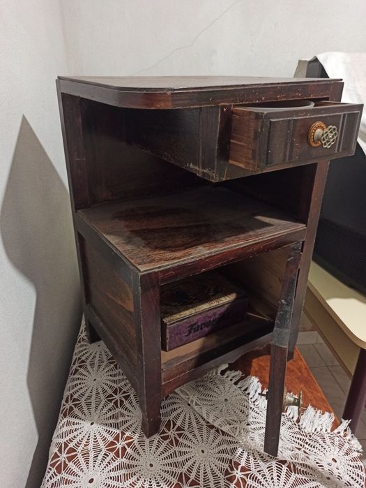 Mesa de cabeceira antiga