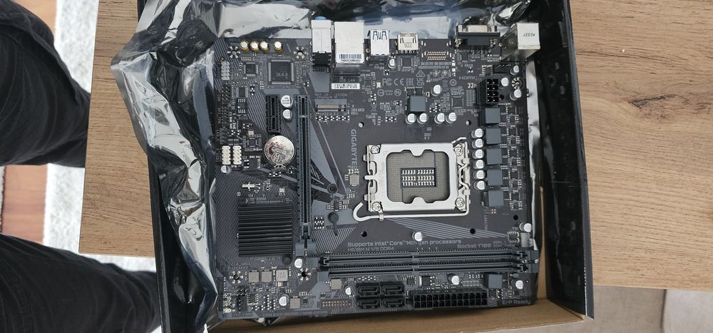 Gigabyte H610M H V3 DDR4 - muito bom estado
