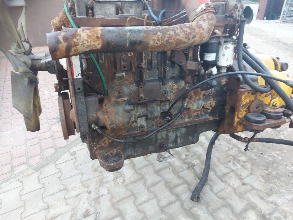 Silnik case magnum  cummins 6CT    8.3    turbo 6cyl  zmiennik pompy