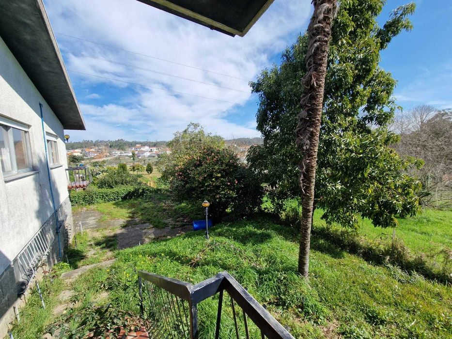 Moradia localizada em Fornos.