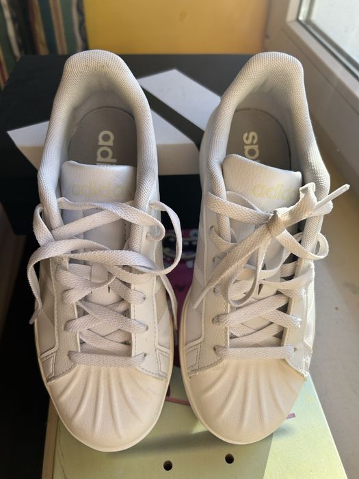 Adidasy biale z padagonem kupione w CCc
