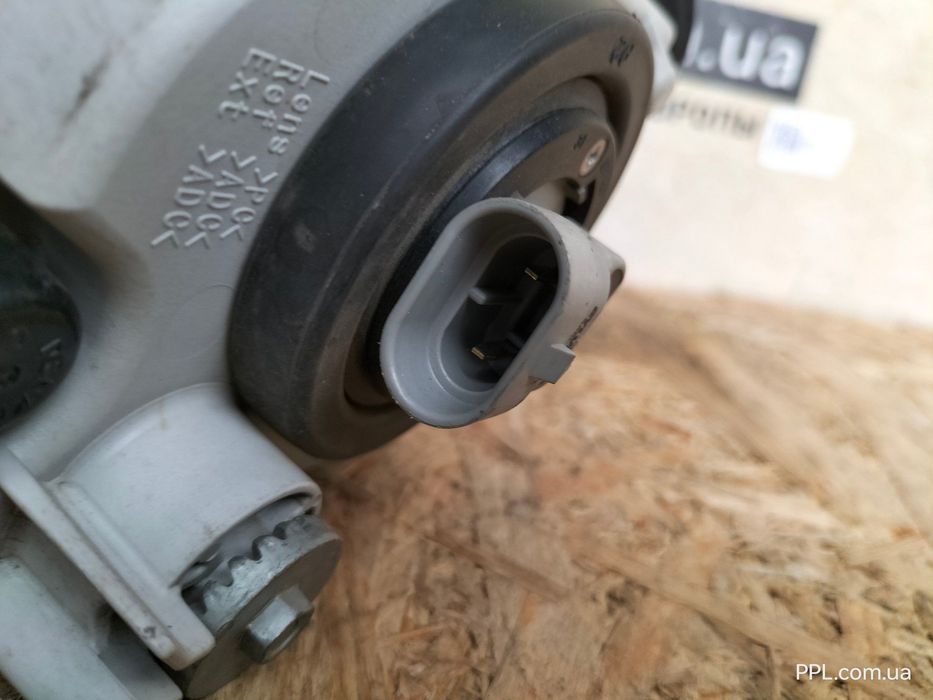 Lexus IS II 2005-2010 Фара противотуманная левая туманка