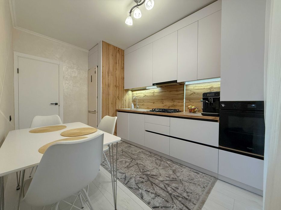 Продаж 3-кімнатної квартири з якісним ремонтом. Євгена Коновальця, 10