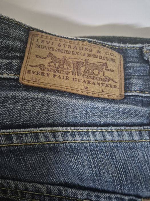 Calças jeans, 1 novas nunca usadas  da Manila Grace, N.38. 1 da Levis em muito bom estado, N. 38