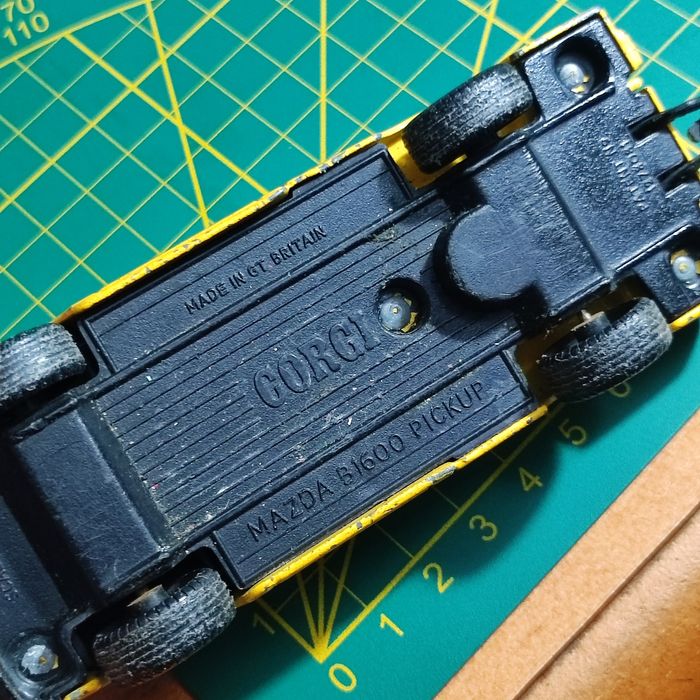 Model Corgi Mazda B1600