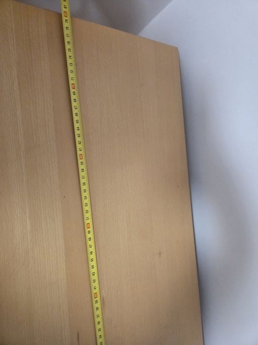 Komoda w kolorze drewna wąska