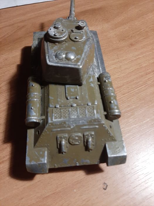 Игрушка танк металический