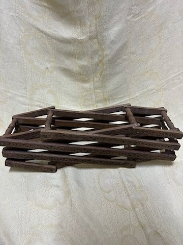 Drewniany stojak na wino