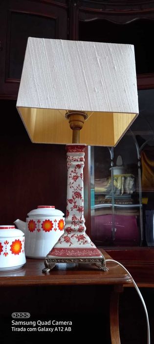 Vende-se candeeiro com abat-jour