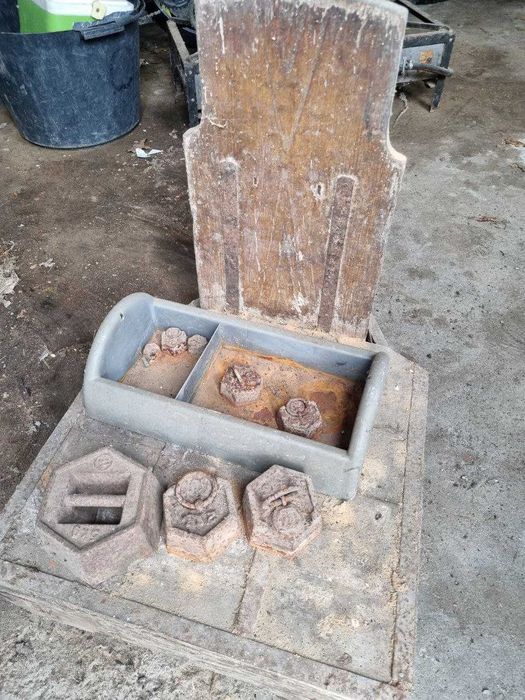 Balança romana antiga com pesos