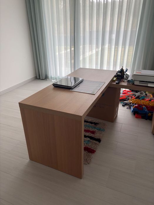 Secretária de quarto em L