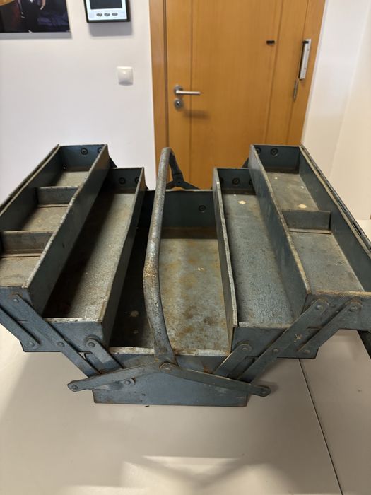 Caixa de ferramenta em metal