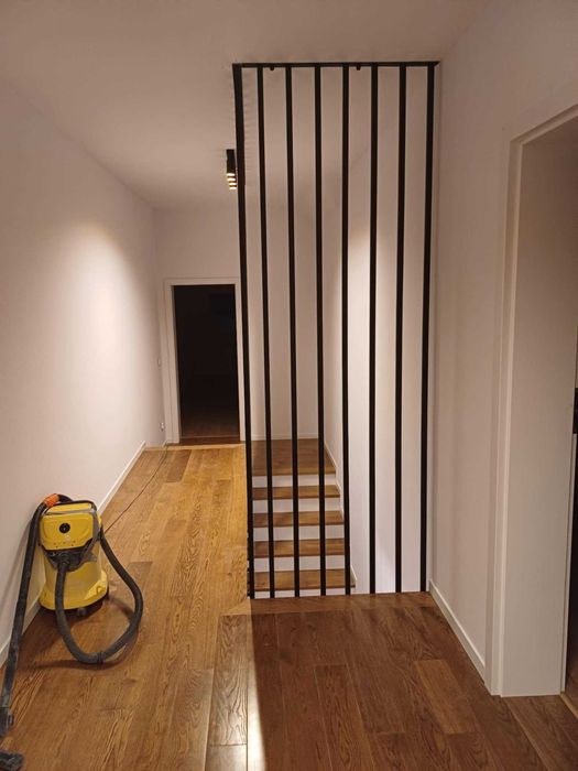 Balustrada pionowa typu harfa, lamele z profila stalowego