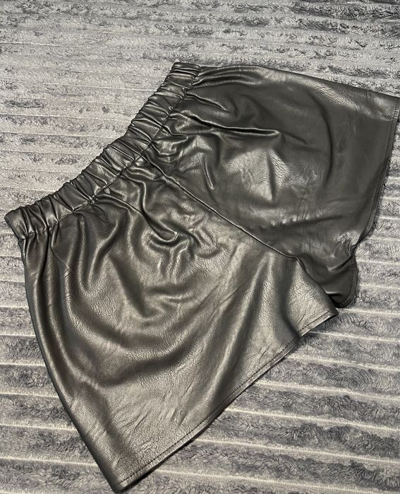 Шкіряні шорти s-m розмір