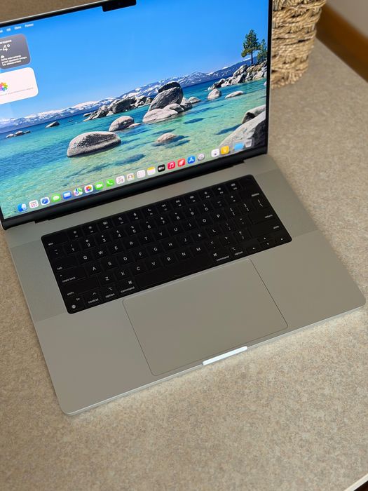 MacBook Pro 16” M4 Pro 48GB ram 512GB SSD