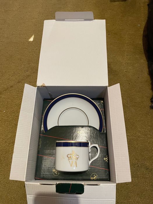 Chávena vista alegre na caixa