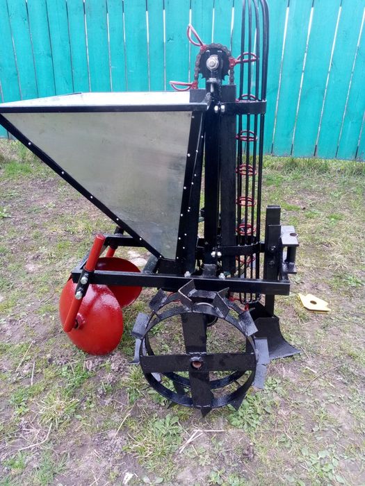 Картоплесажалка.