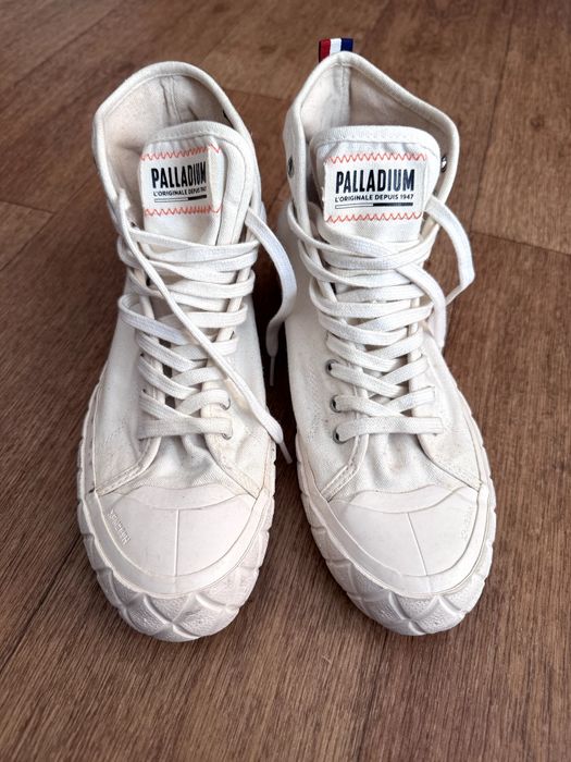 Palladium кеди розмір 28,28,5
Французький бренд який не потребує реклами. Стиль та якість. Розмір 44 28-28.5 см 
Дефектів немає. Стан супер 
999 грн