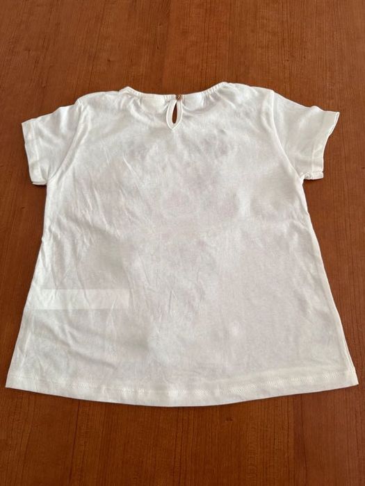 Camisola de menina nova por estrear