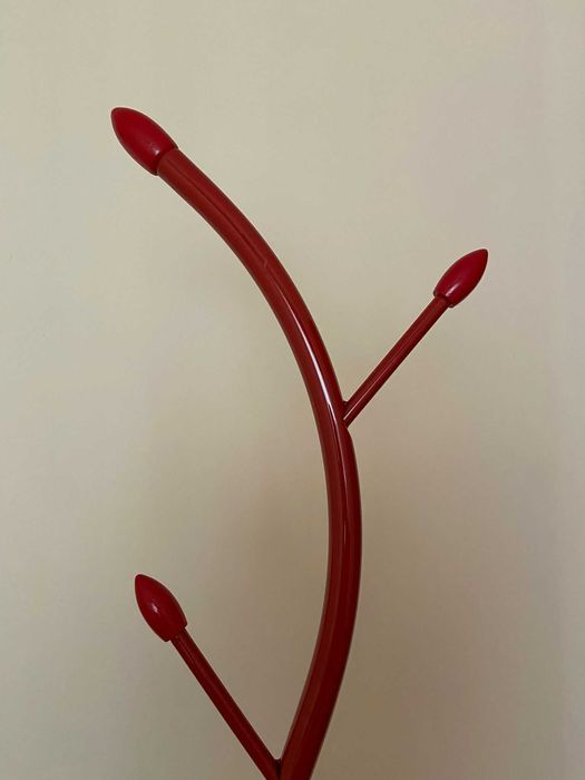 Cabide de pé (bengaleiro) vermelho - aço. Marca VERSA