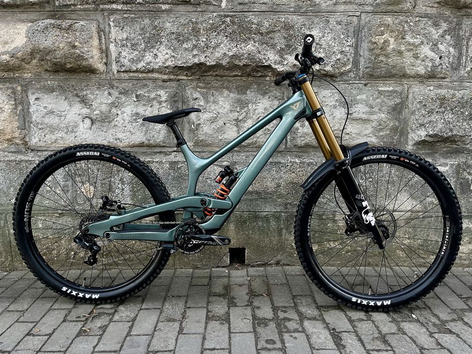 YT Tues 2024 29’ fox40 dhx sram code gx carbon