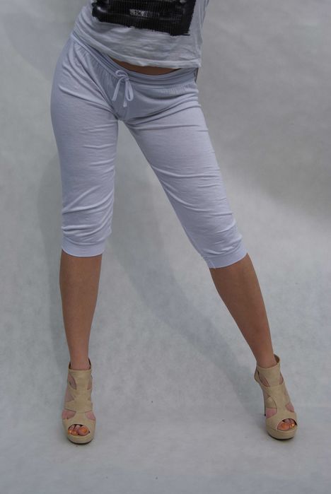 Modne Białe Spodnie Alladynki Pumpy Na Wiosnę/Lato