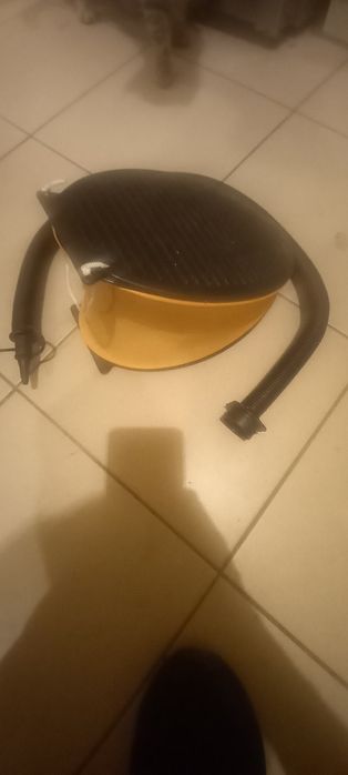 Sprzedam pompkę nożną do materaca