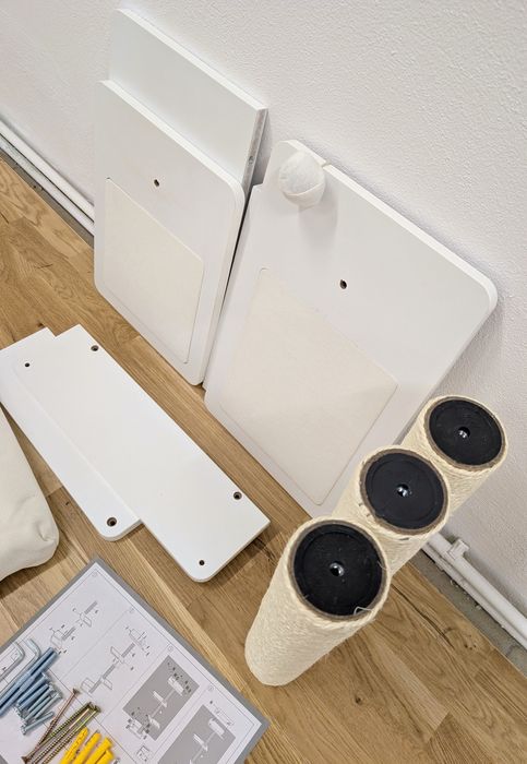 Modern Living Drapak dla Kota Ścienny San Francisco Biały 26x43x129cmZ