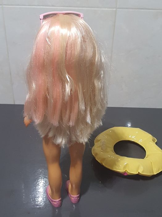 Boneca Nancy piscina