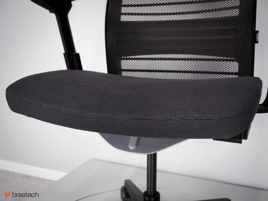 Fotel biurowy Steelcase Think V2