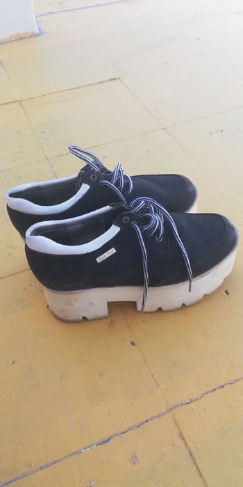 Sapato com plataforma alta