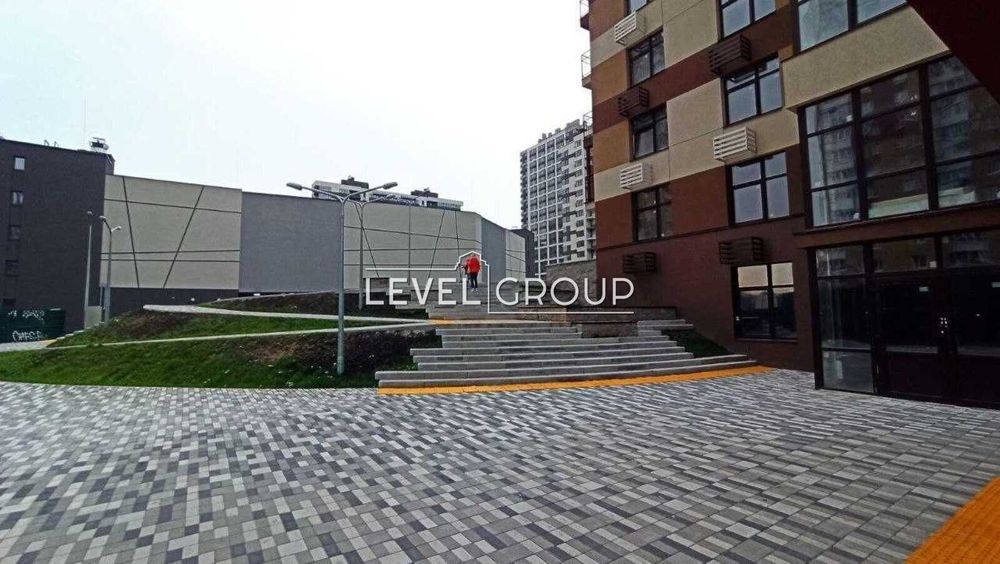 Продаж фасадного комерційного приміщення  ЖК Варшавський 1