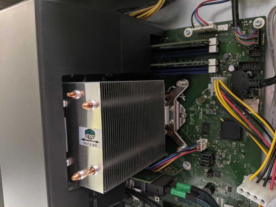 Гурт! Робоча станція Fujitsu Primergy TX1330 M3/Xeon E3-1240 v6/16GB