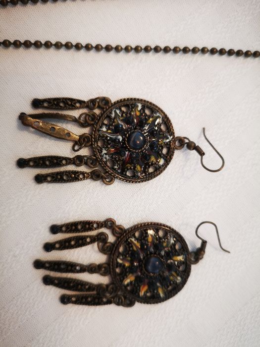 Vendo bijuteria variada brincos colares