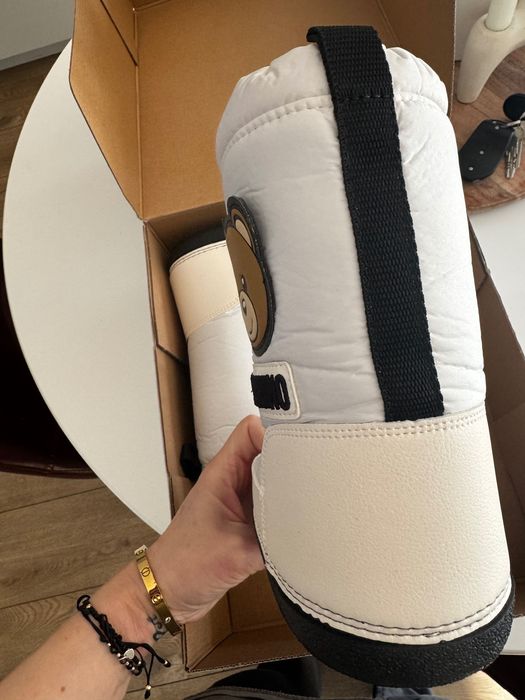 Sprzedam śniegowce dziecięce moschino rozm 26 -28