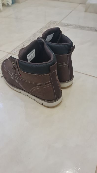 Чоловіче взуття levis