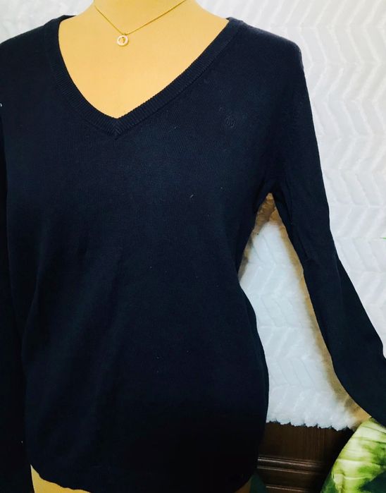 Klasyczny sweter dekolt V Gant szafa kapsułowa premium viralowy S / M
