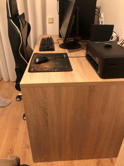 Secretária / Mesa de Computador 140x80 cm – Excelente Estado