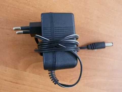 ZASILACZ 9V 1A 9W EFEKTÓW gitarowych konsoli PEGASUS keybordów casio