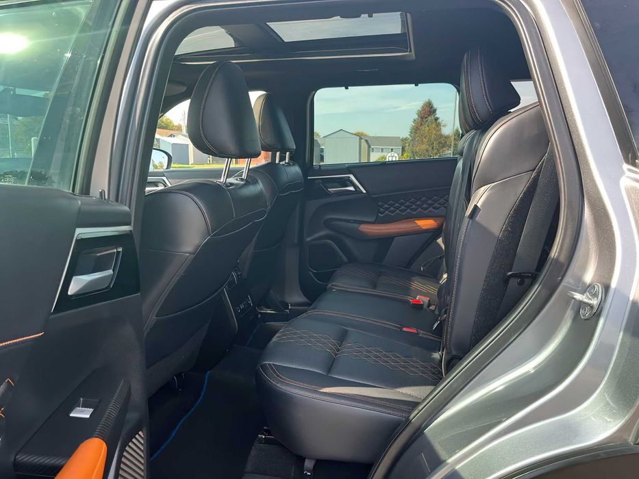 Mitsubishi Outlander PHEV SEL      2022