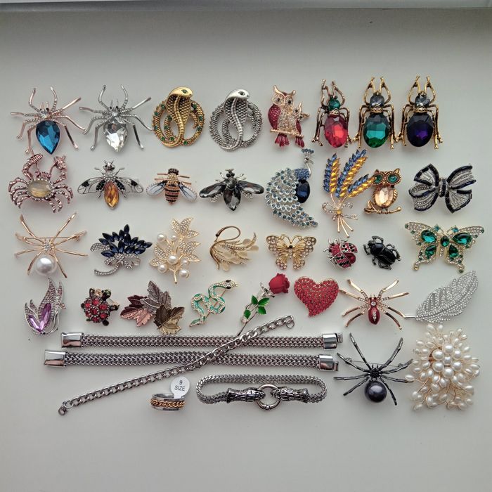 Нові брошки. Ціна за штуку 100 гр.