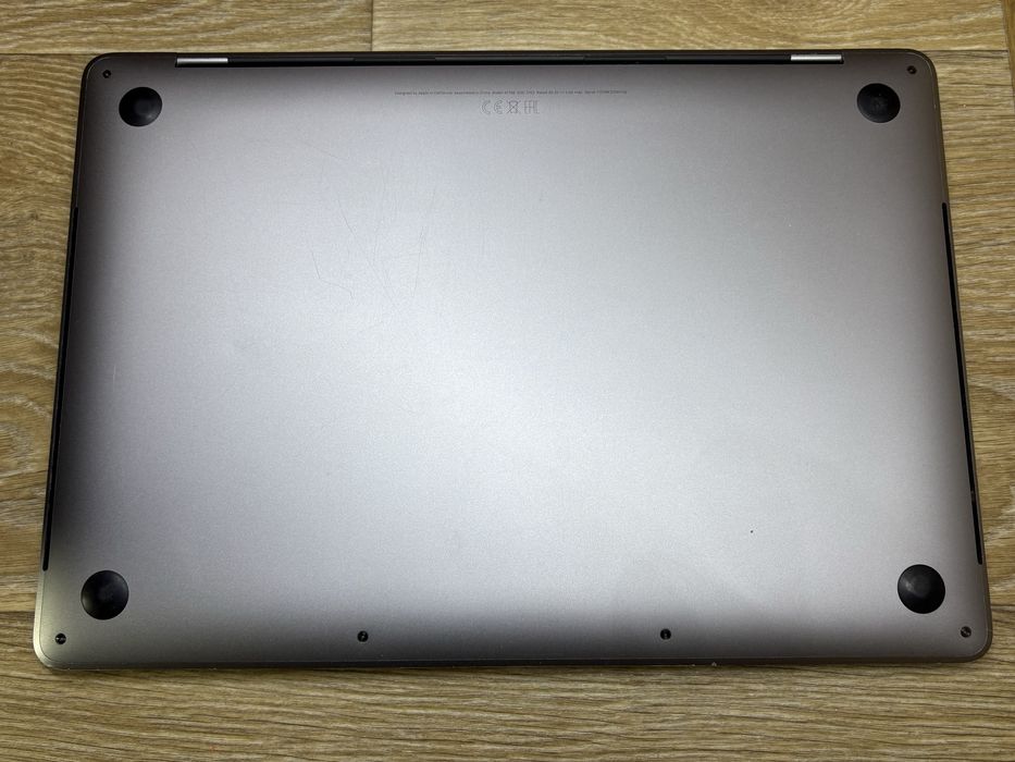 Apple MacBook Pro 13 touchbar 2018 16/256/core i5 ноутбук