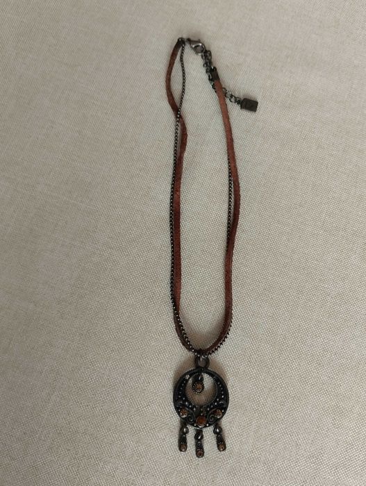 Colar com pequeno pendente