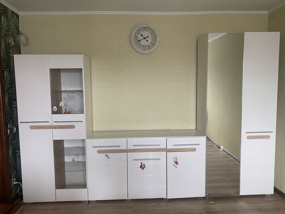 Продам стенку в хорошем белая